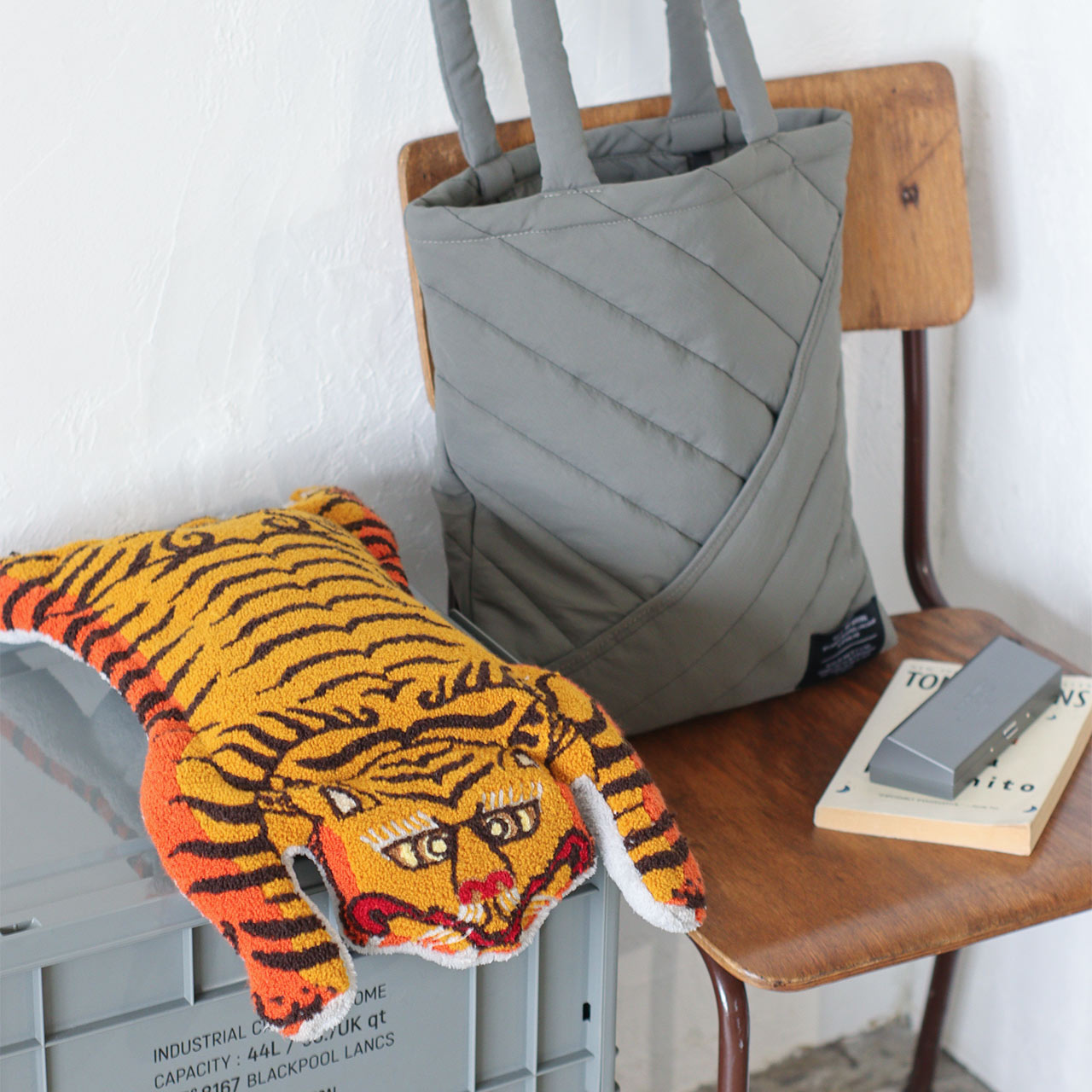 新品 充電式 湯たんぽ クッション YL タイガー 虎 アウトドア インテリア 新品 充電式 湯たんぽ クッション GY タイガー 虎 アウトドア