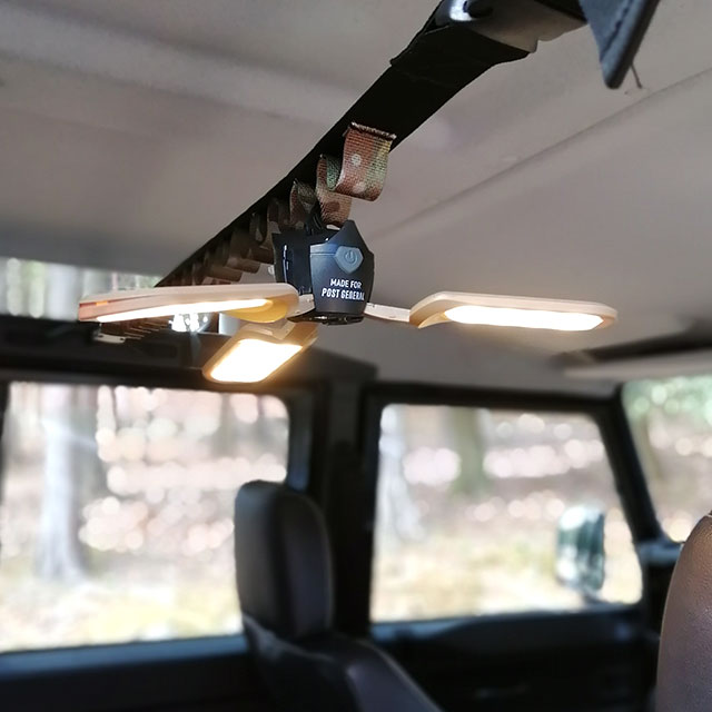TRI-PANEL SOLAR CHARGED LED LIGHT / トリ-パネル ソーラー