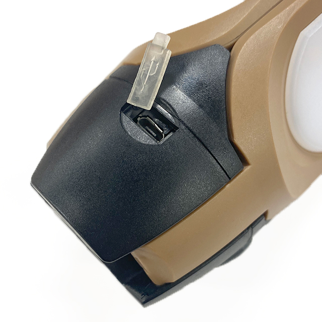 TRI-PANEL SOLAR CHARGED LED LIGHT / トリ-パネル ソーラー