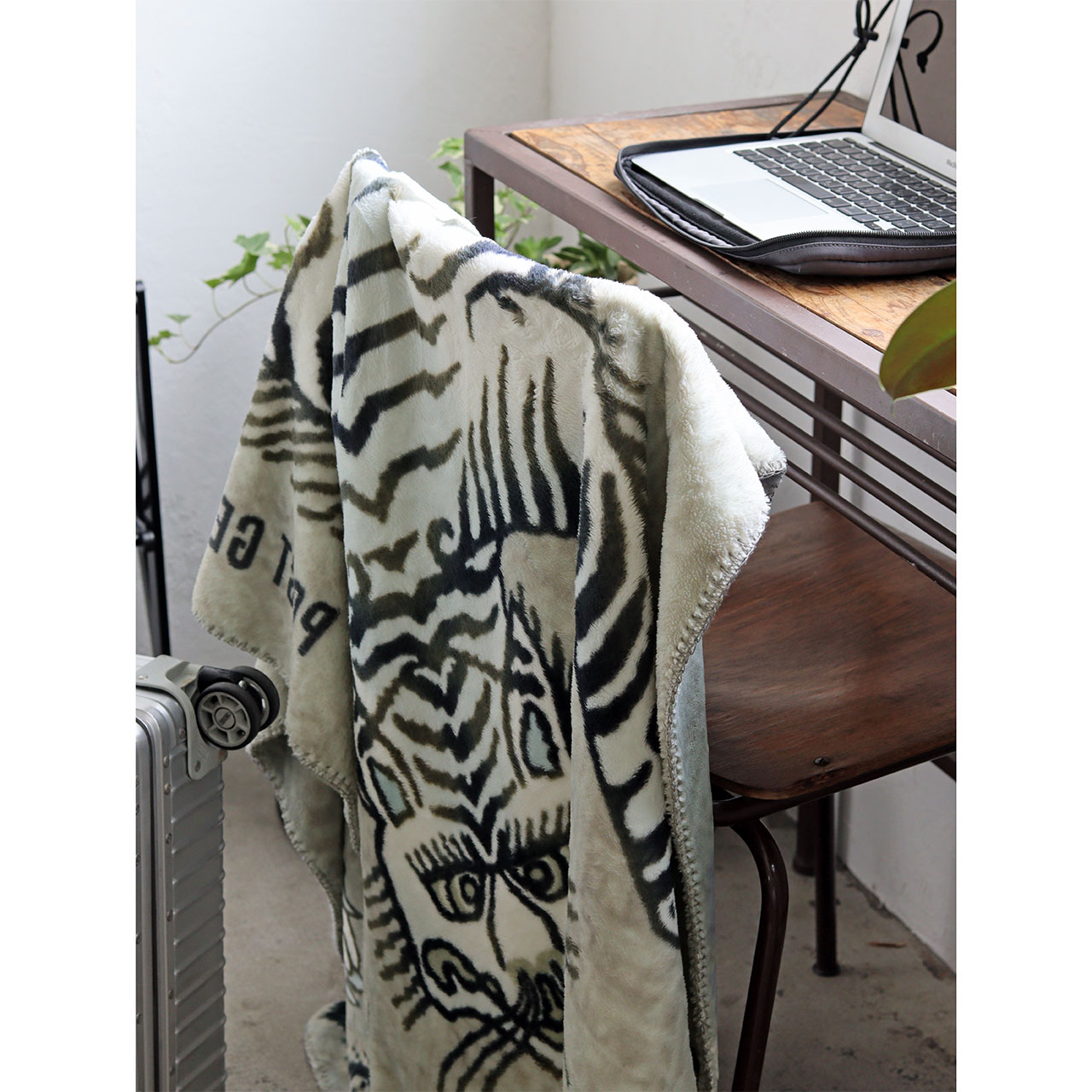 FLANNEL FLEECE BLANKET / フランネル フリースブランケット